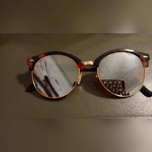 Women Round Sunglasses